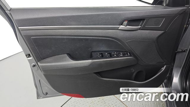 Hyundai AVANTE 2017 — photo 14