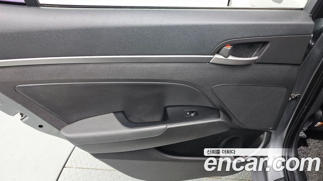 Hyundai AVANTE 2017 — photo 15