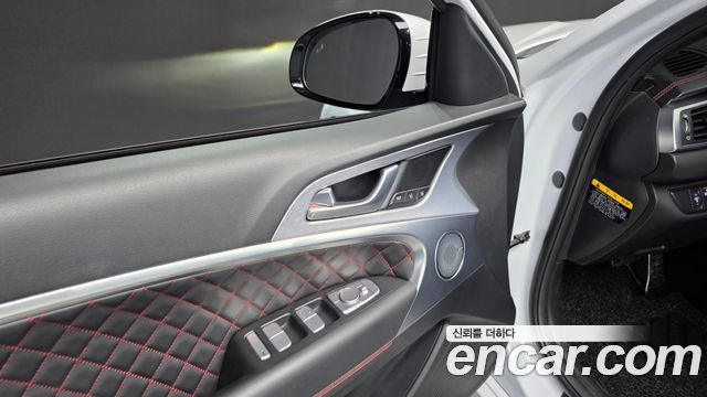 Genesis G70 2019 — photo 28