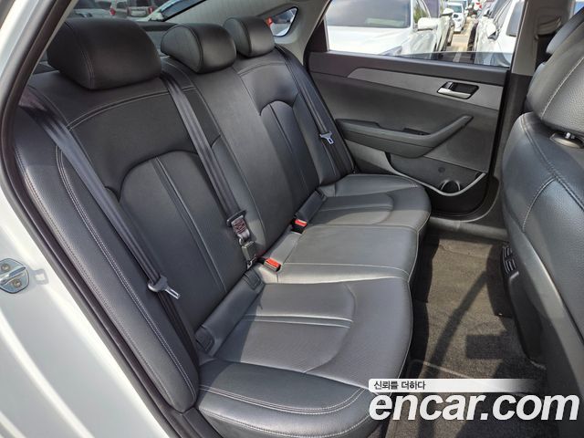 Hyundai Sonata 2019 — photo 13