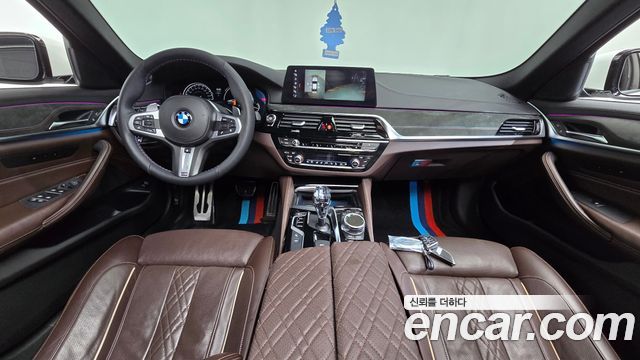 BMW 5-Series 2018 — photo 10