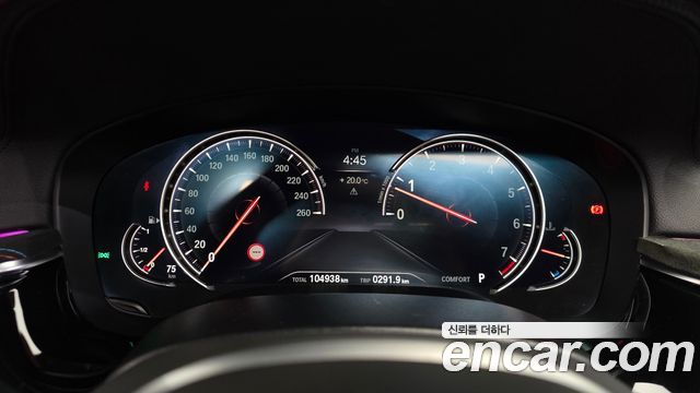 BMW 5-Series 2018 — photo 11