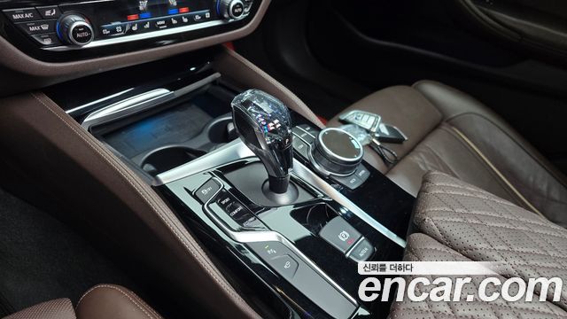 BMW 5-Series 2018 — photo 12