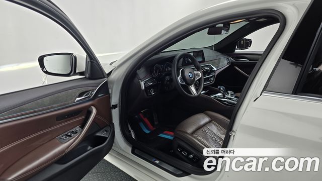 BMW 5-Series 2018 — photo 13