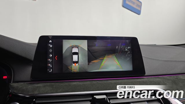 BMW 5-Series 2018 — photo 20