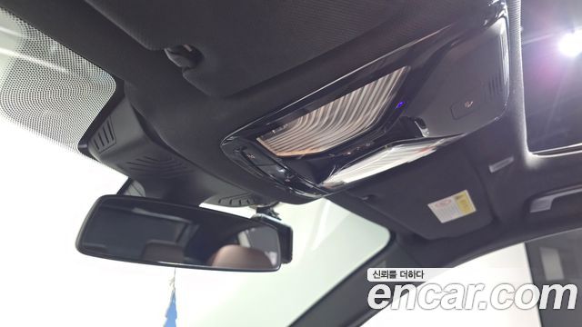 BMW 5-Series 2018 — photo 26