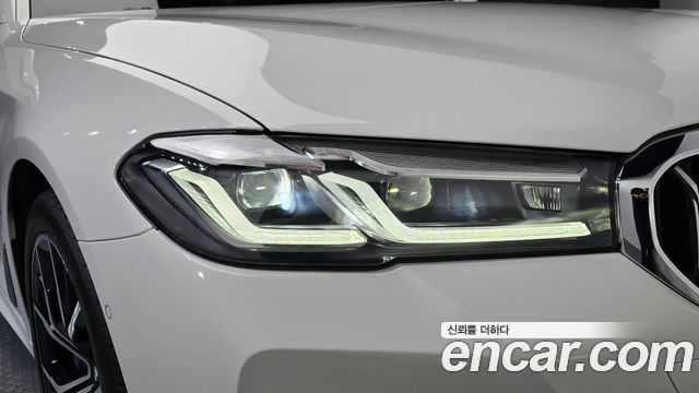 BMW 5-Series 2018 — photo 8