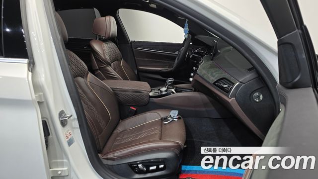 BMW 5-Series 2018 — photo 16