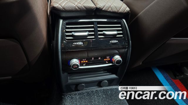 BMW 5-Series 2018 — photo 30