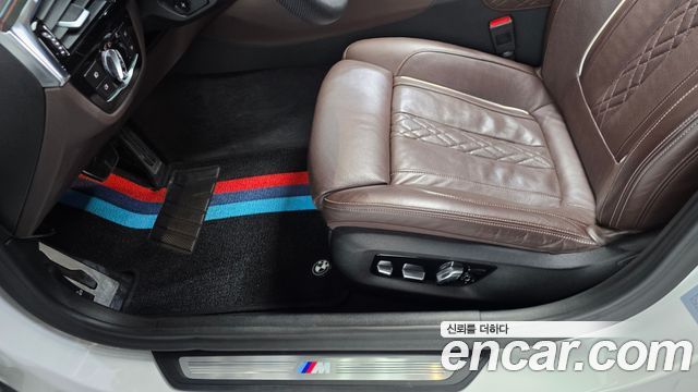 BMW 5-Series 2018 — photo 33