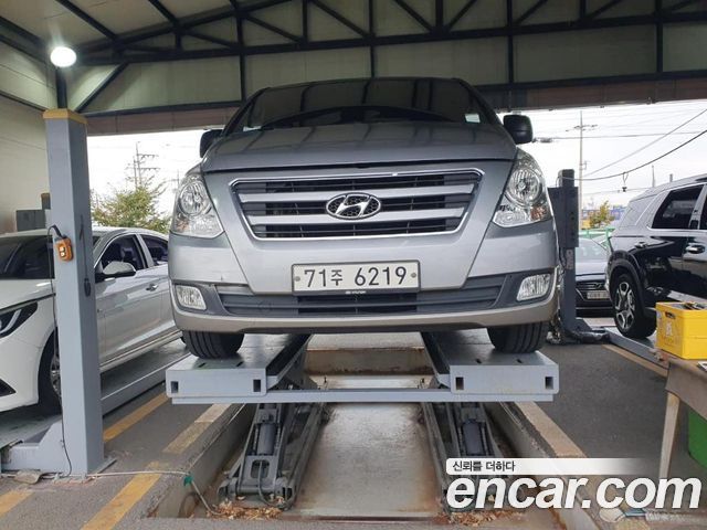 Hyundai Starex 2017 — photo 1