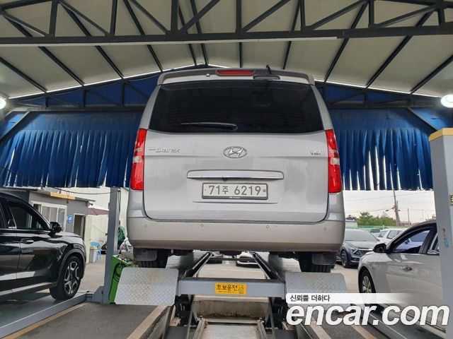 Hyundai Starex 2017 — photo 2