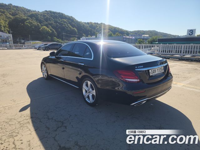 Mercedes-Benz E-Class 2018 — photo 3