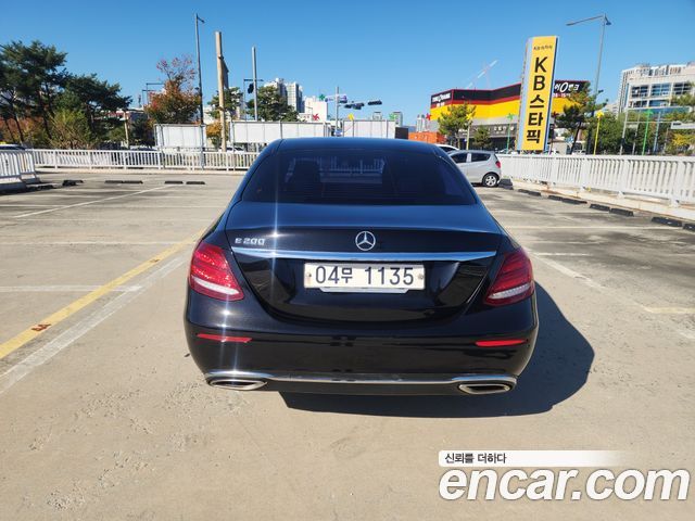 Mercedes-Benz E-Class 2018 — photo 4