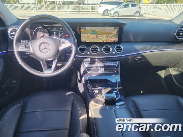 Mercedes-Benz E-Class 2018 — photo 8