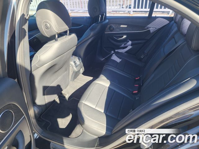 Mercedes-Benz E-Class 2018 — photo 10