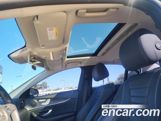Mercedes-Benz E-Class 2018 — photo 12
