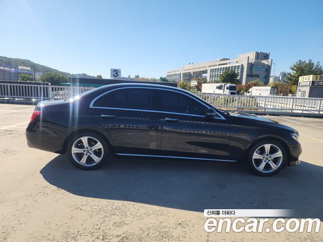 Mercedes-Benz E-Class 2018 — photo 18