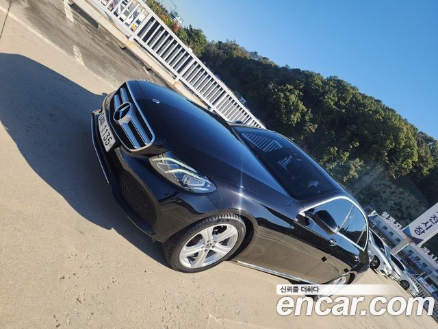 Mercedes-Benz E-Class 2018 — photo 19