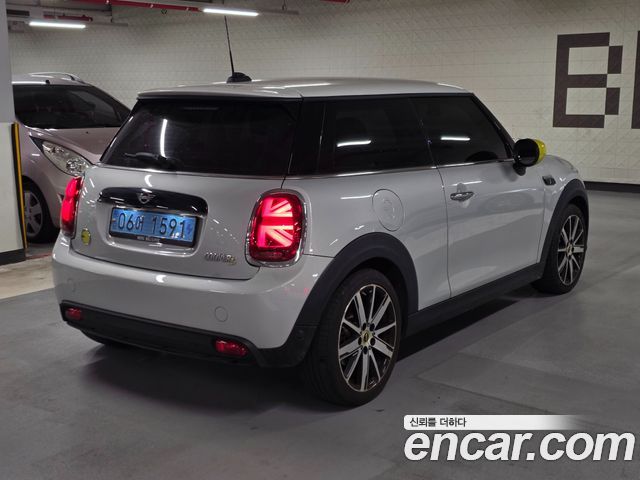 Mini Cooper 2023 — photo 2
