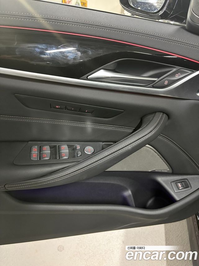 BMW 5-Series 2023 — photo 16
