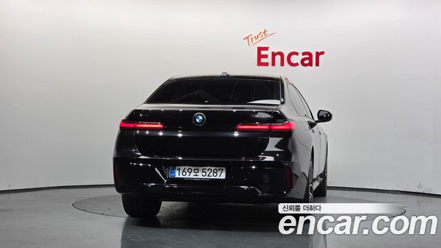 BMW 7-Series 2025 — photo 4