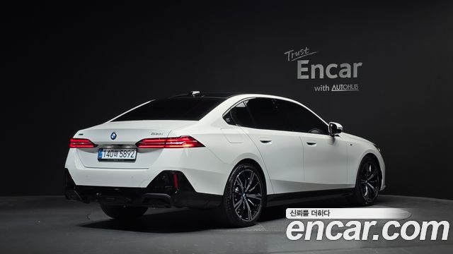 BMW 5-Series 2025 — photo 2