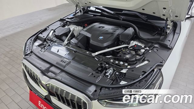 BMW 5-Series 2025 — photo 6
