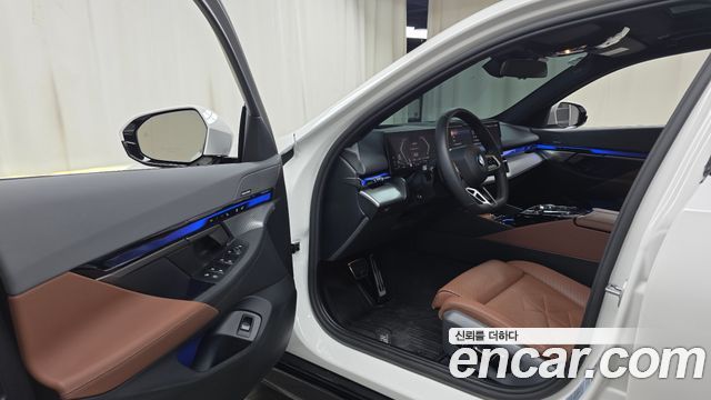 BMW 5-Series 2025 — photo 13