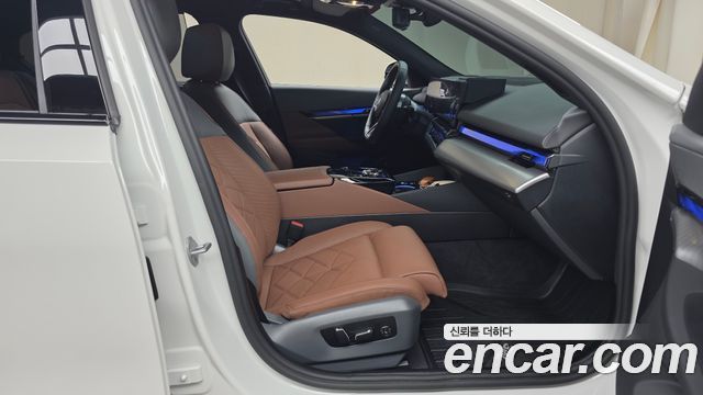 BMW 5-Series 2025 — photo 17