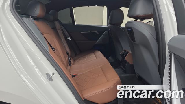 BMW 5-Series 2025 — photo 18