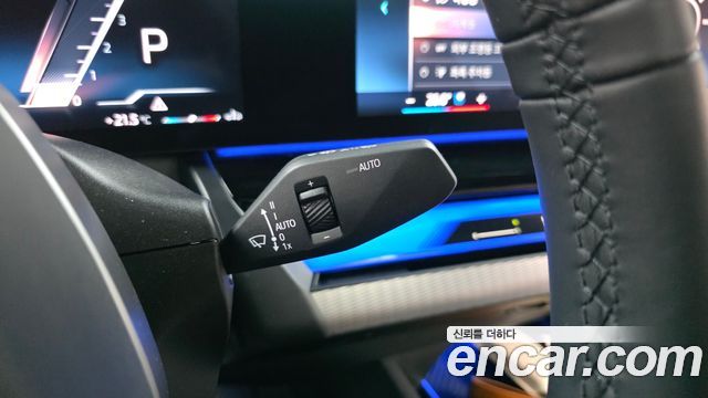 BMW 5-Series 2025 — photo 24