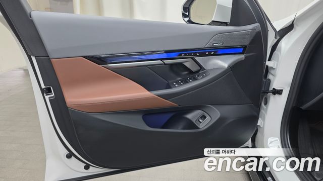BMW 5-Series 2025 — photo 14