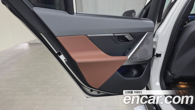 BMW 5-Series 2025 — photo 15