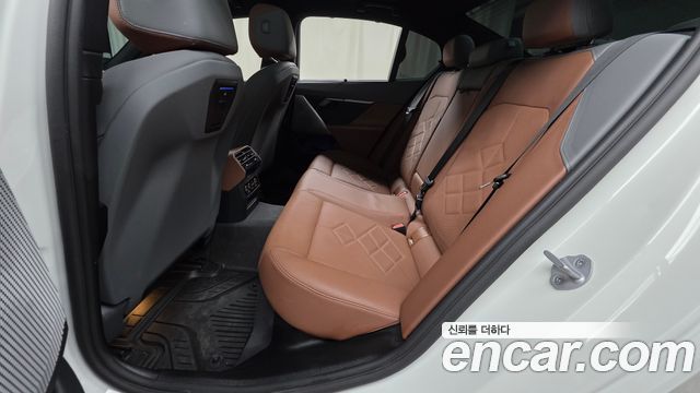 BMW 5-Series 2025 — photo 16