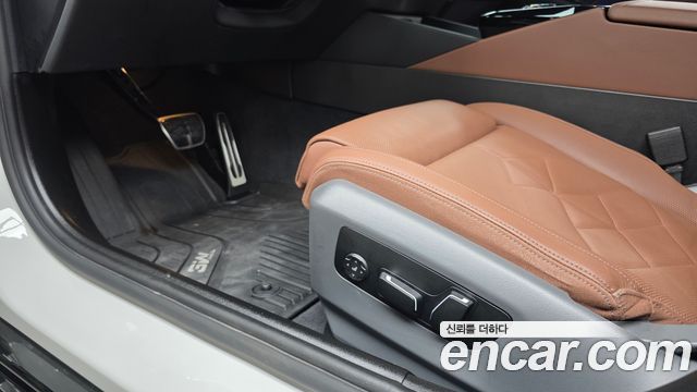 BMW 5-Series 2025 — photo 30