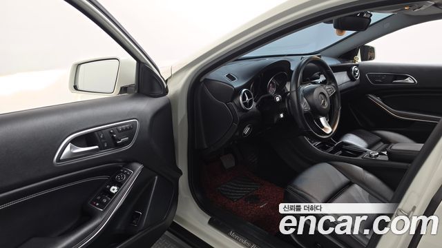 Mercedes-Benz GLA-Class 2016 — photo 10