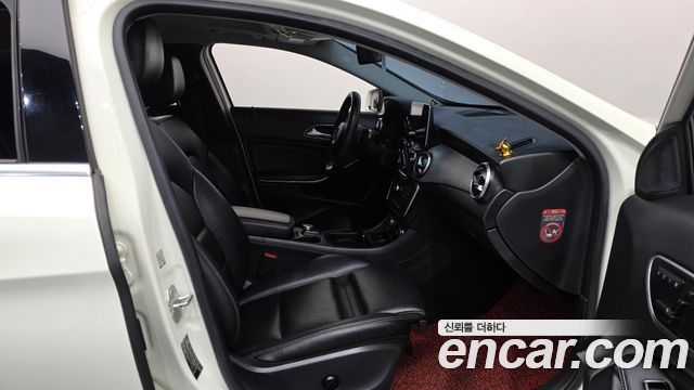 Mercedes-Benz GLA-Class 2016 — photo 11
