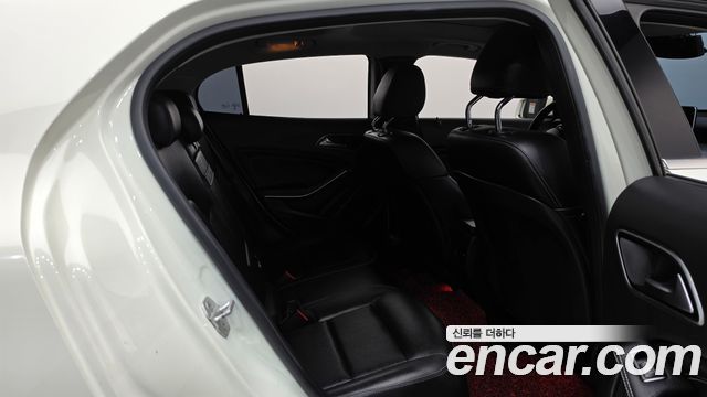 Mercedes-Benz GLA-Class 2016 — photo 12