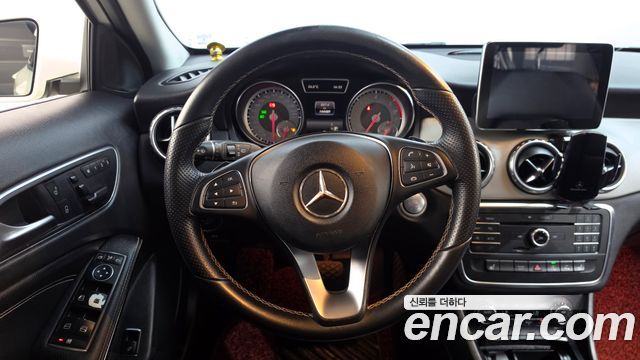 Mercedes-Benz GLA-Class 2016 — photo 13