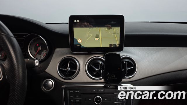 Mercedes-Benz GLA-Class 2016 — photo 14