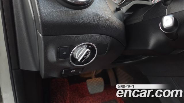 Mercedes-Benz GLA-Class 2016 — photo 19