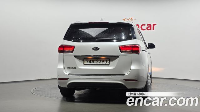 Kia Canival 2018 — photo 4