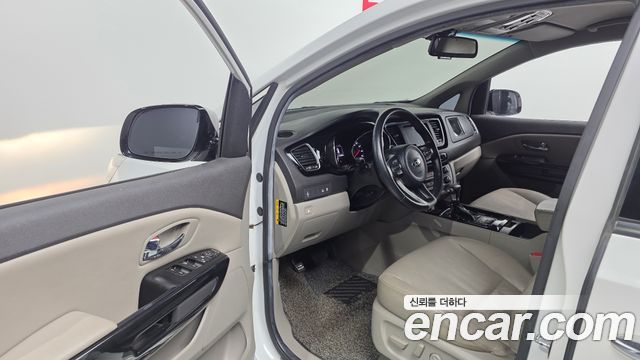 Kia Canival 2018 — photo 10