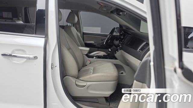 Kia Canival 2018 — photo 11