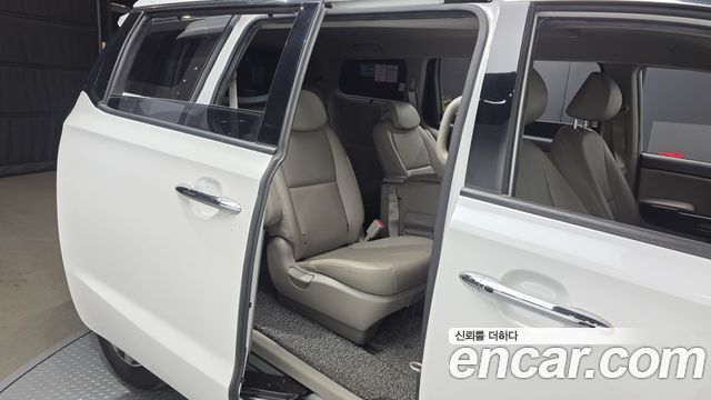 Kia Canival 2018 — photo 12