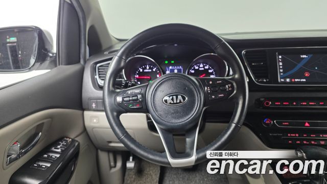 Kia Canival 2018 — photo 13