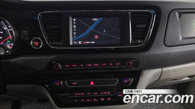 Kia Canival 2018 — photo 14