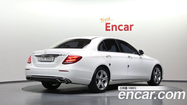 Mercedes-Benz E-Class 2018 — photo 2