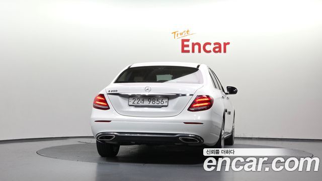 Mercedes-Benz E-Class 2018 — photo 4